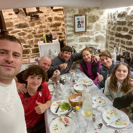 Restaurant & Guest House Semani Берат Екстериор снимка