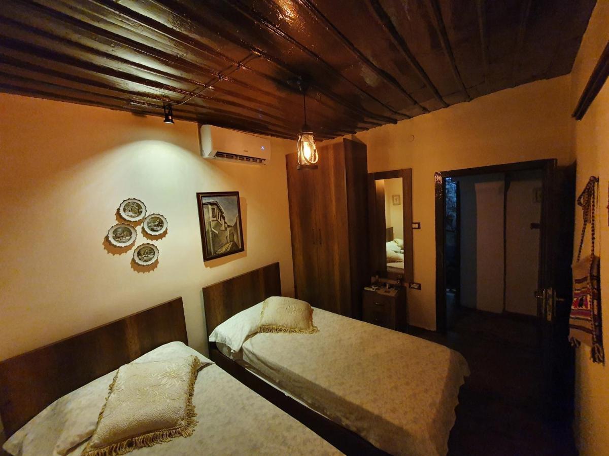 Restaurant & Guest House Semani Берат Екстериор снимка
