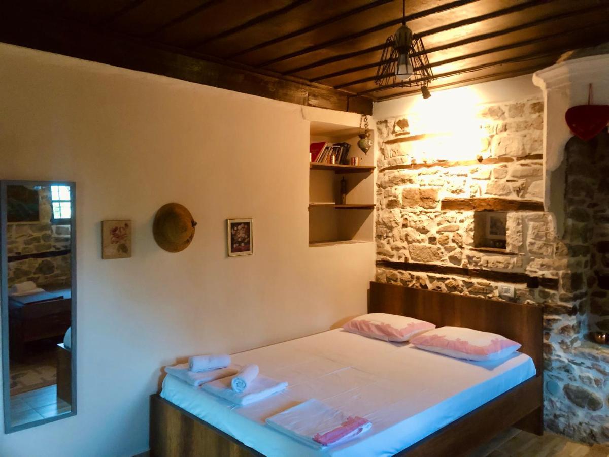 Restaurant & Guest House Semani Берат Екстериор снимка