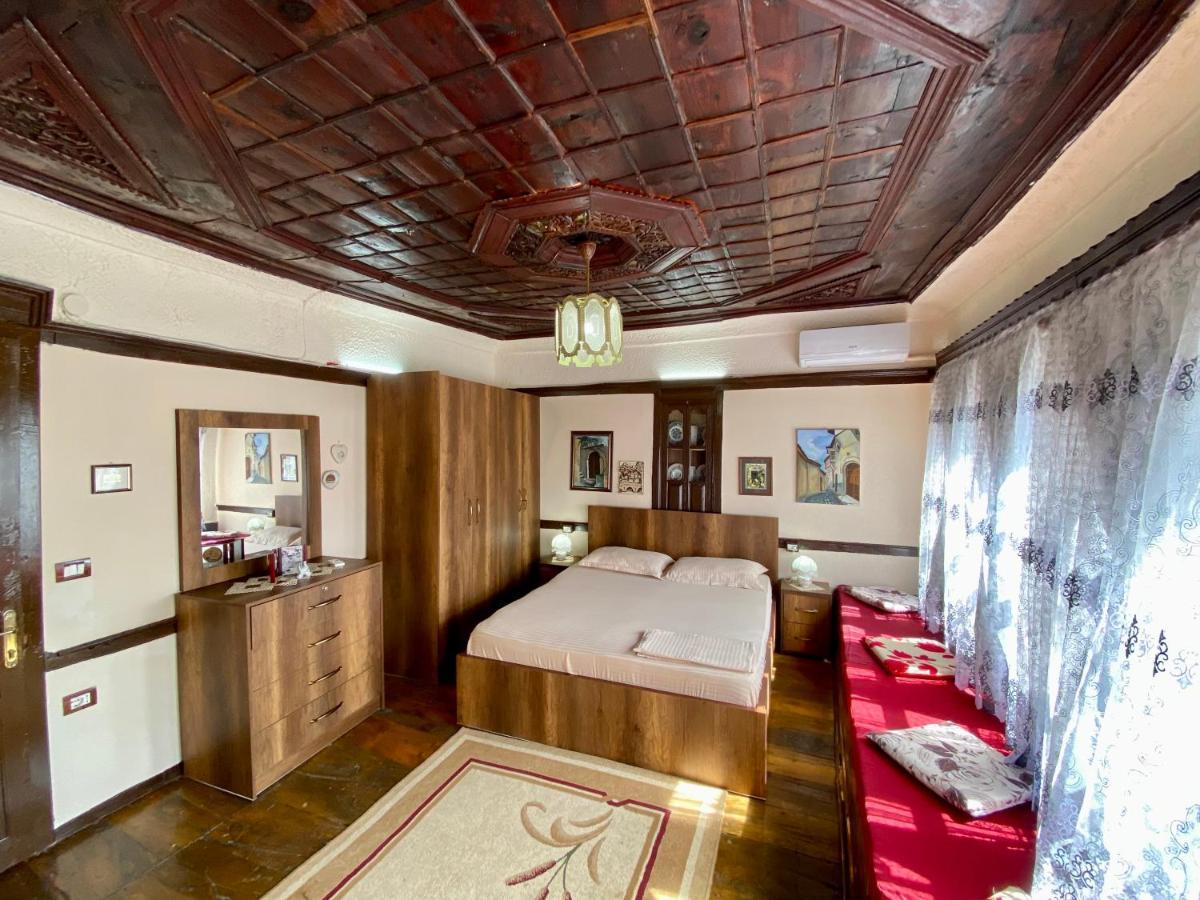 Restaurant & Guest House Semani Берат Екстериор снимка