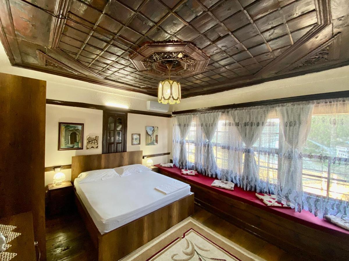 Restaurant & Guest House Semani Берат Екстериор снимка