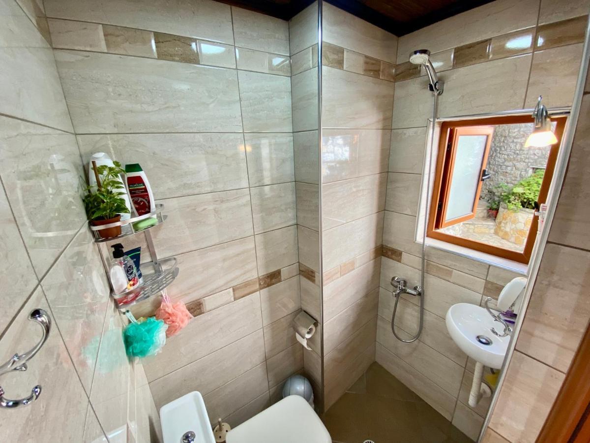 Restaurant & Guest House Semani Берат Екстериор снимка