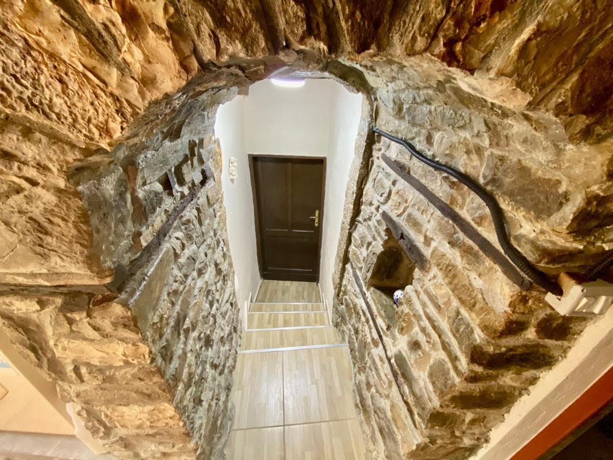 Restaurant & Guest House Semani Берат Екстериор снимка