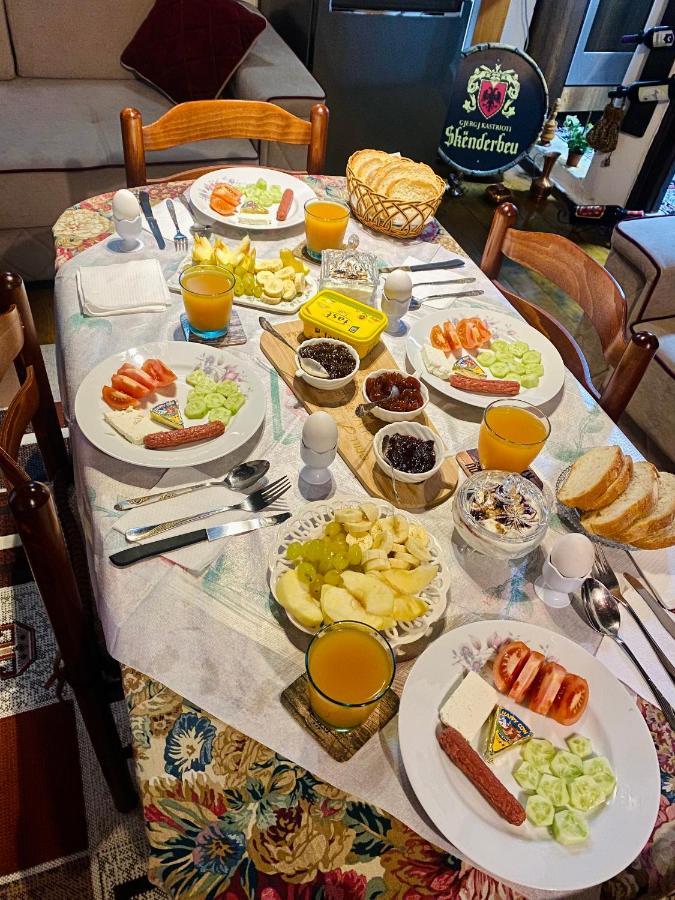 Restaurant & Guest House Semani Берат Екстериор снимка