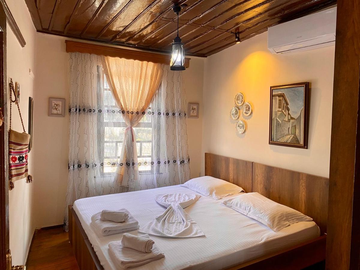 Restaurant & Guest House Semani Берат Екстериор снимка