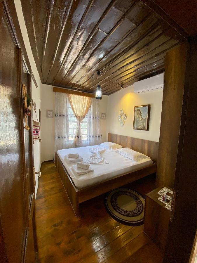 Restaurant & Guest House Semani Берат Екстериор снимка