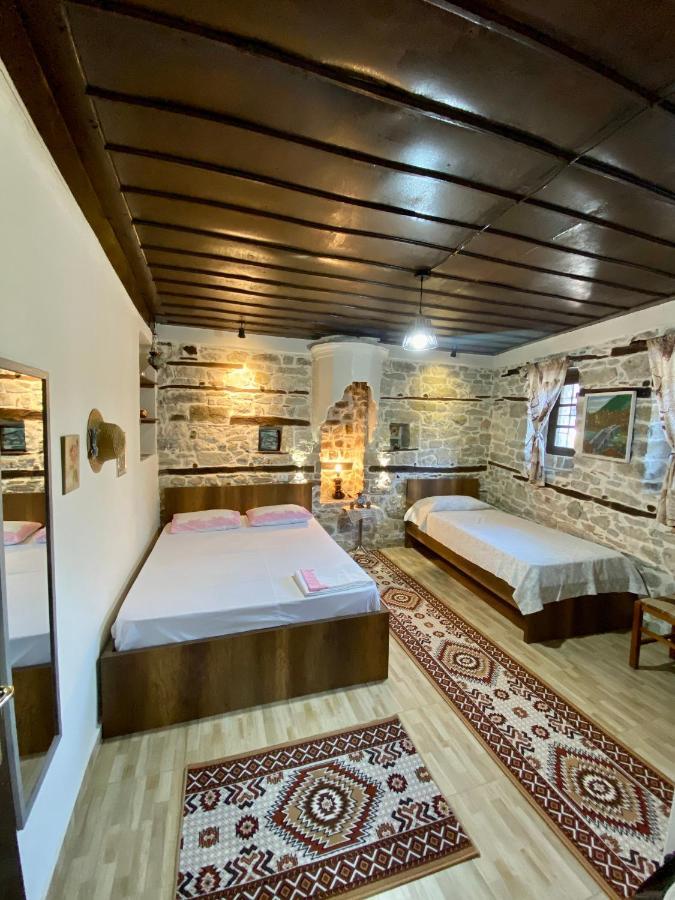 Restaurant & Guest House Semani Берат Екстериор снимка