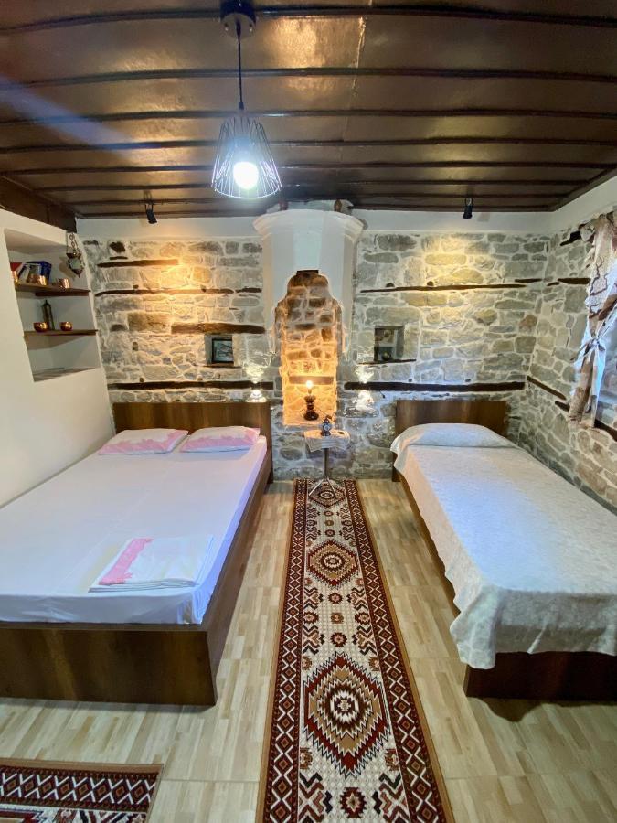 Restaurant & Guest House Semani Берат Екстериор снимка