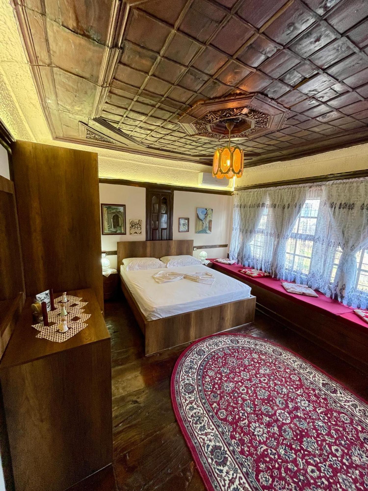 Restaurant & Guest House Semani Берат Екстериор снимка