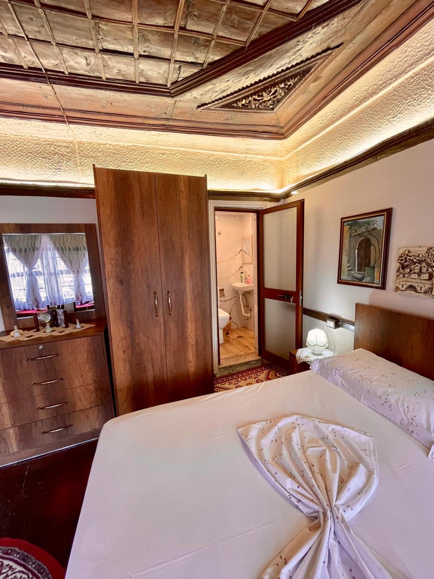 Restaurant & Guest House Semani Берат Екстериор снимка