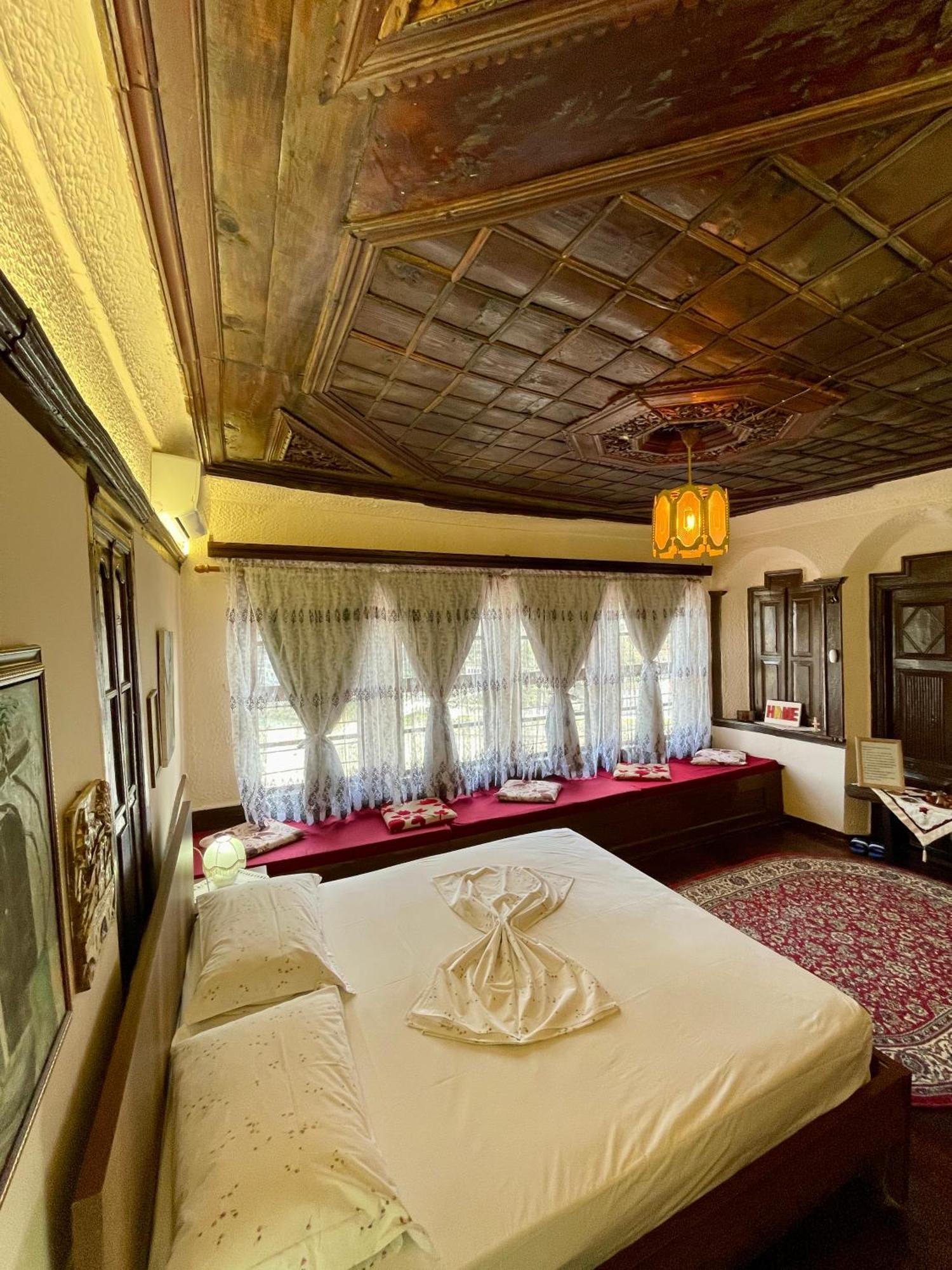 Restaurant & Guest House Semani Берат Екстериор снимка