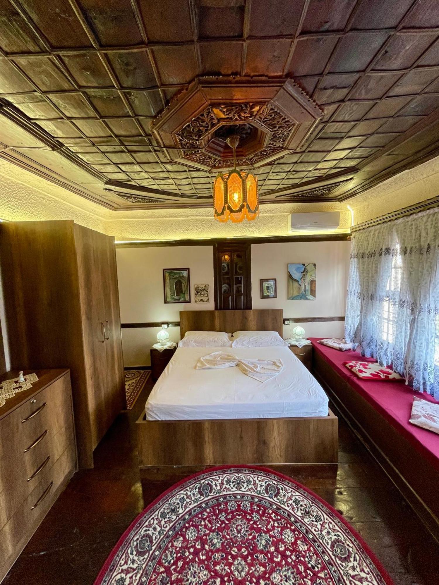 Restaurant & Guest House Semani Берат Екстериор снимка