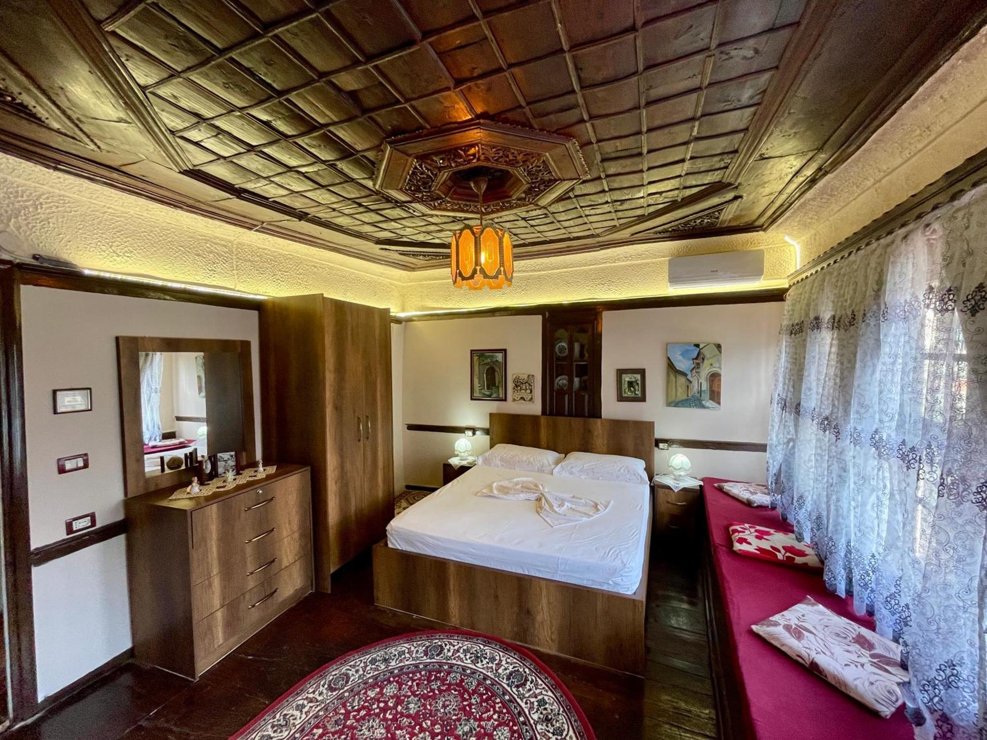 Restaurant & Guest House Semani Берат Екстериор снимка