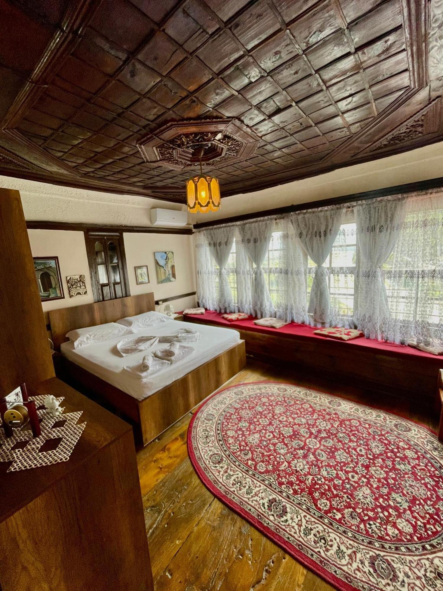 Restaurant & Guest House Semani Берат Екстериор снимка