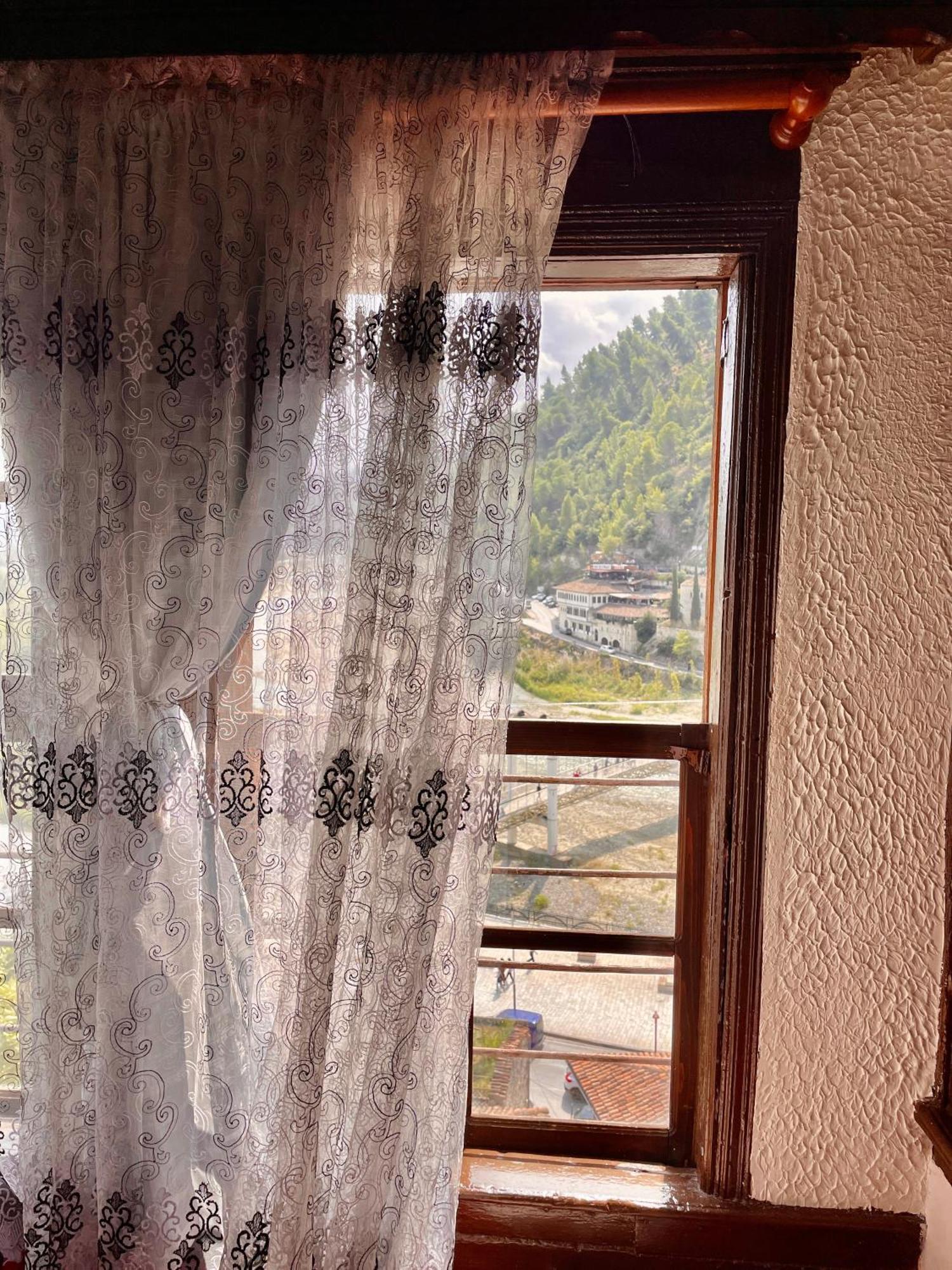 Restaurant & Guest House Semani Берат Екстериор снимка