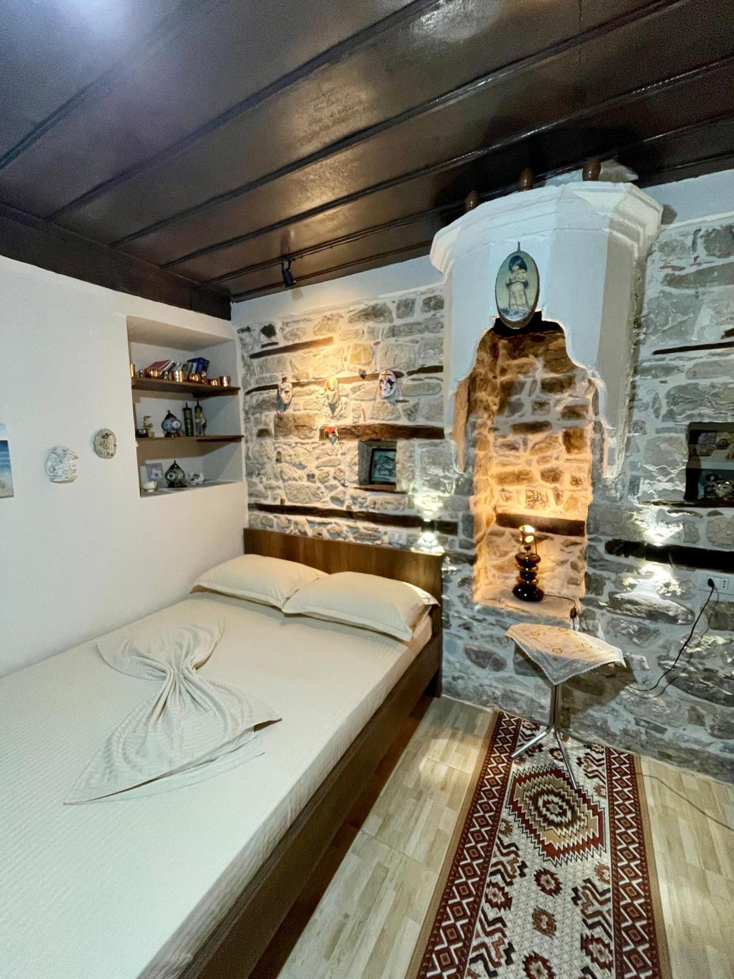 Restaurant & Guest House Semani Берат Екстериор снимка