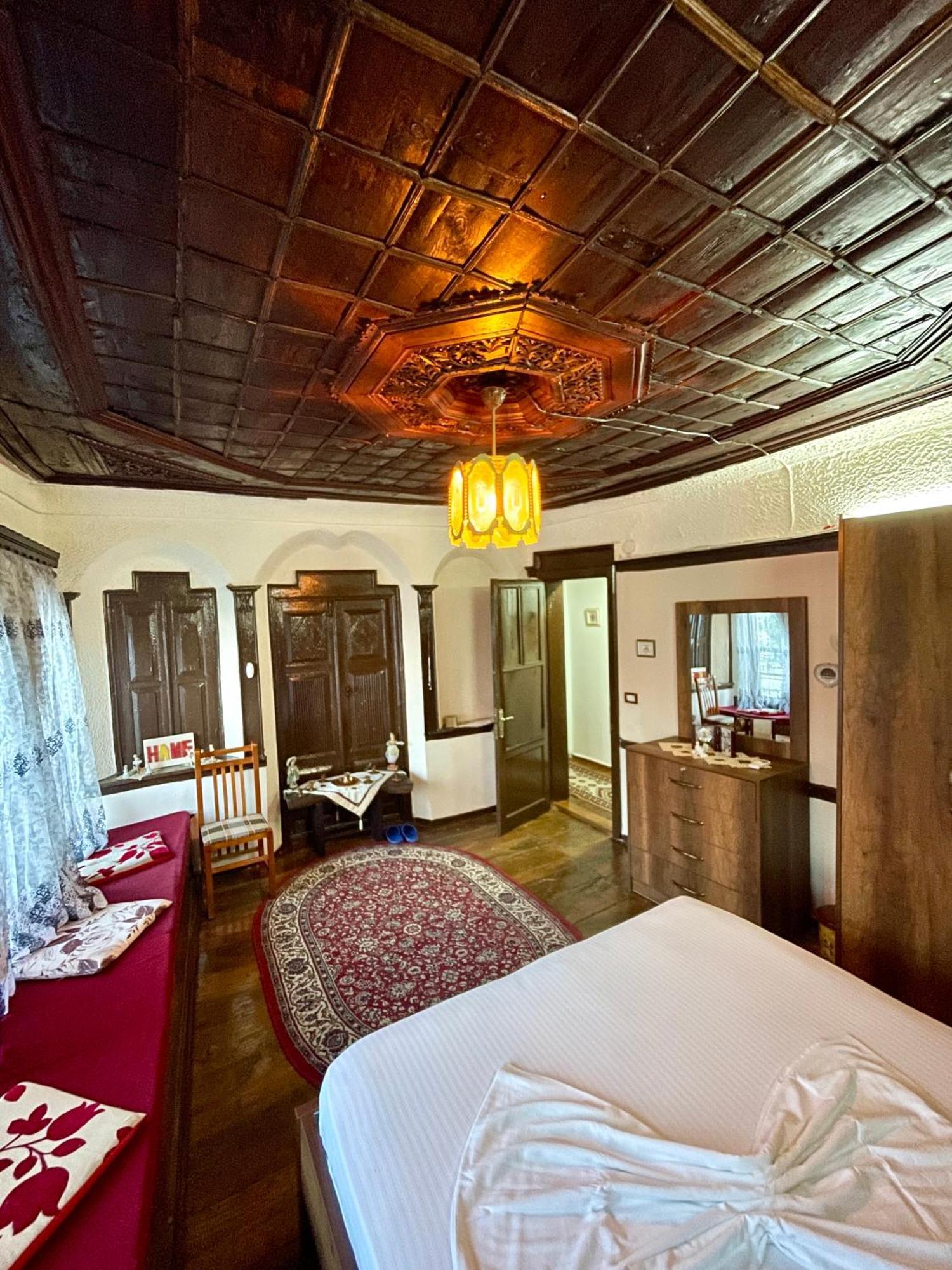 Restaurant & Guest House Semani Берат Екстериор снимка
