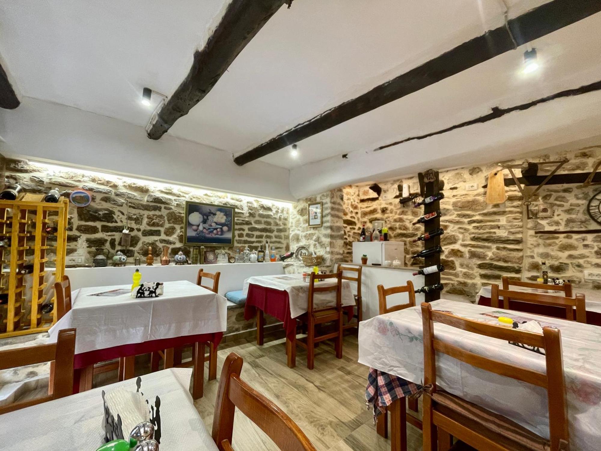 Restaurant & Guest House Semani Берат Екстериор снимка