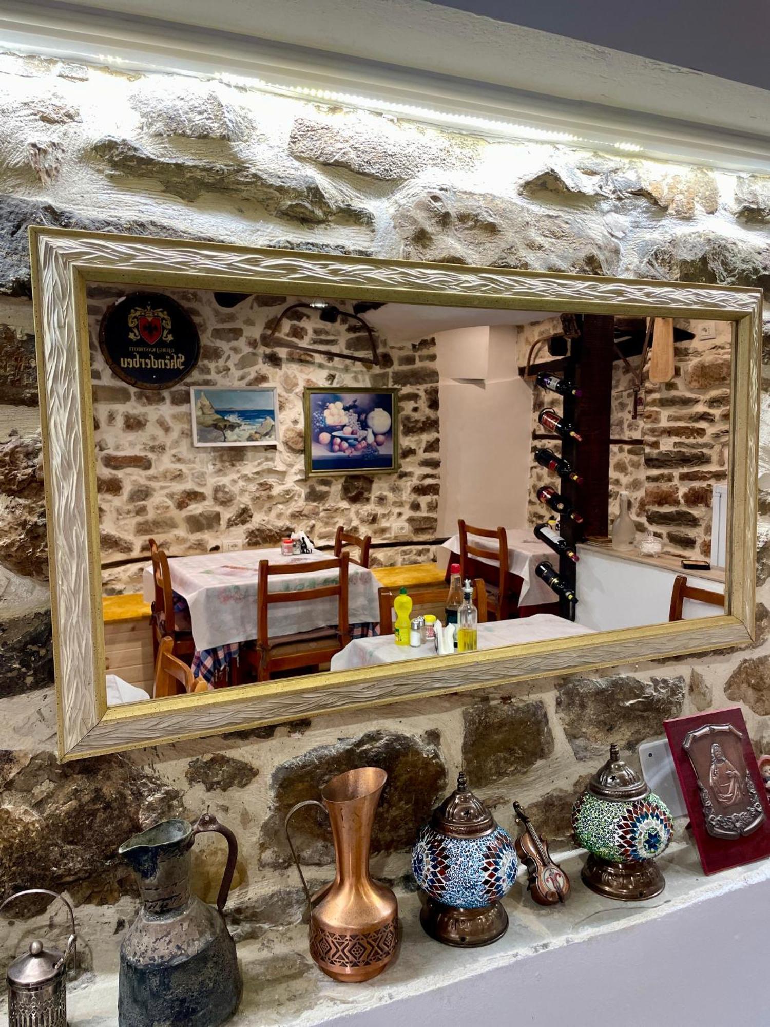 Restaurant & Guest House Semani Берат Екстериор снимка