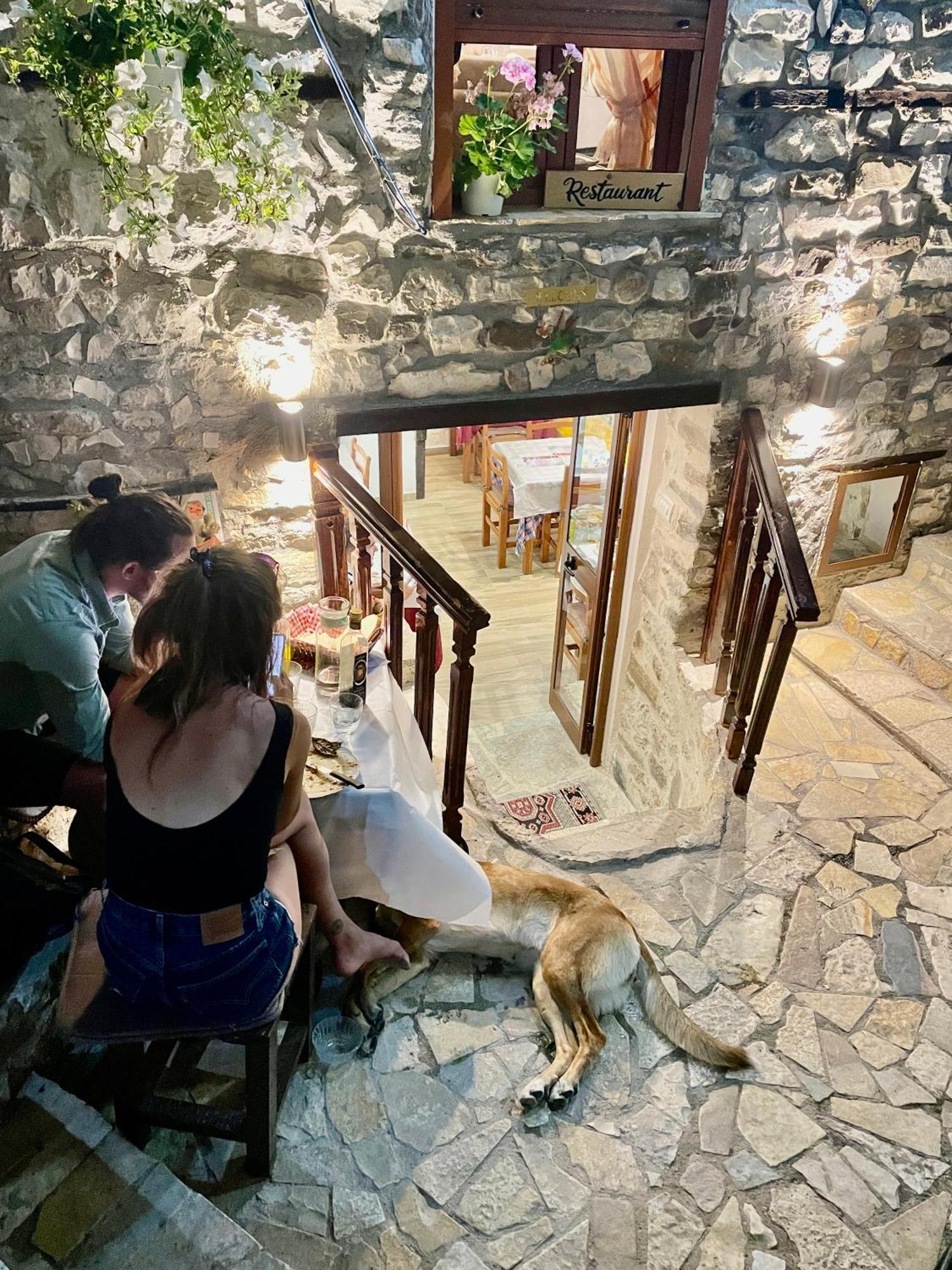 Restaurant & Guest House Semani Берат Екстериор снимка